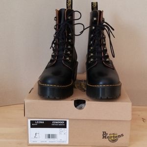 Dr. Martens Leona